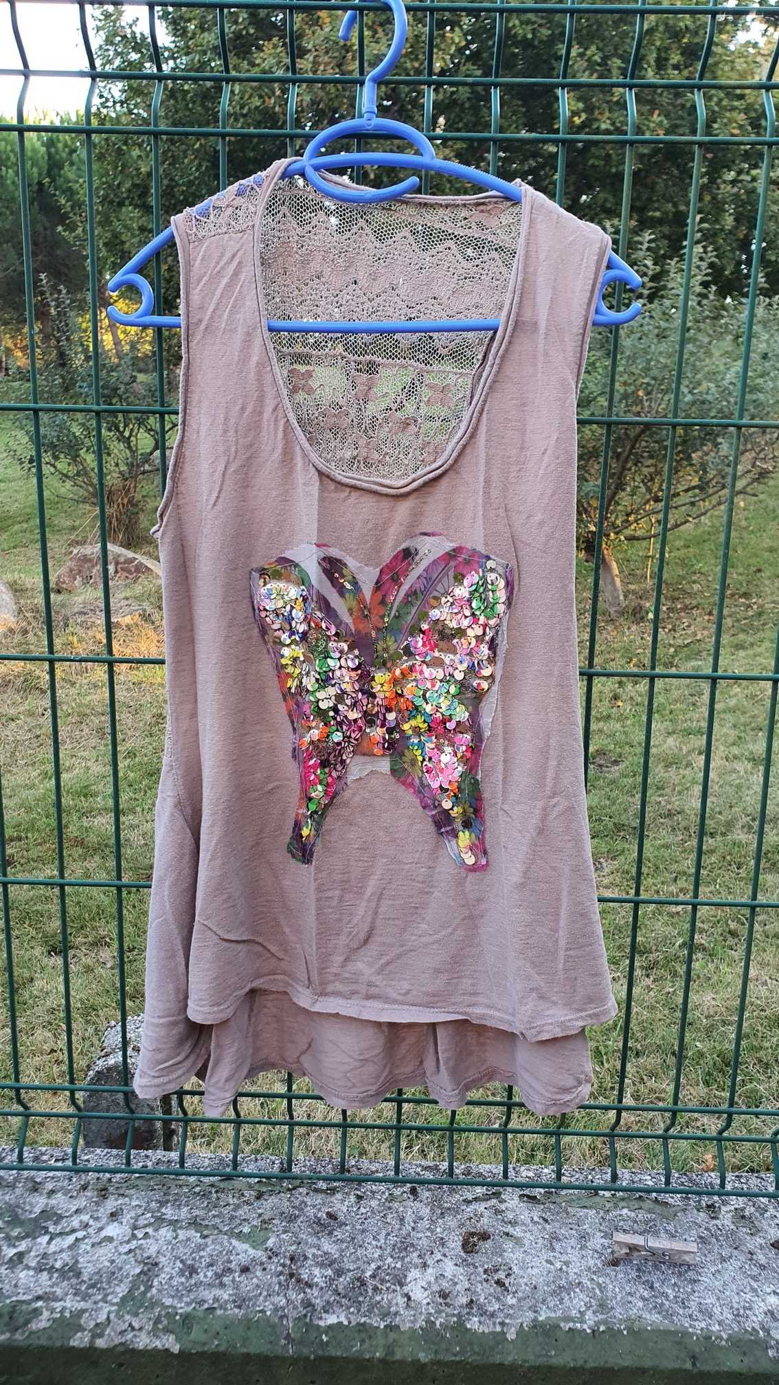 Camiseta sin manga marrón con mariposa - Imagen 2
