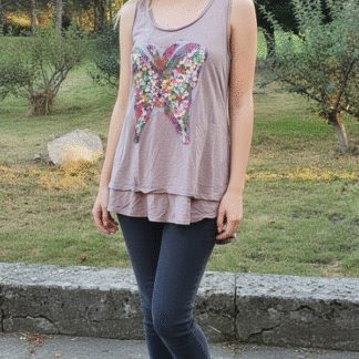 Camiseta sin manga marrón con mariposa